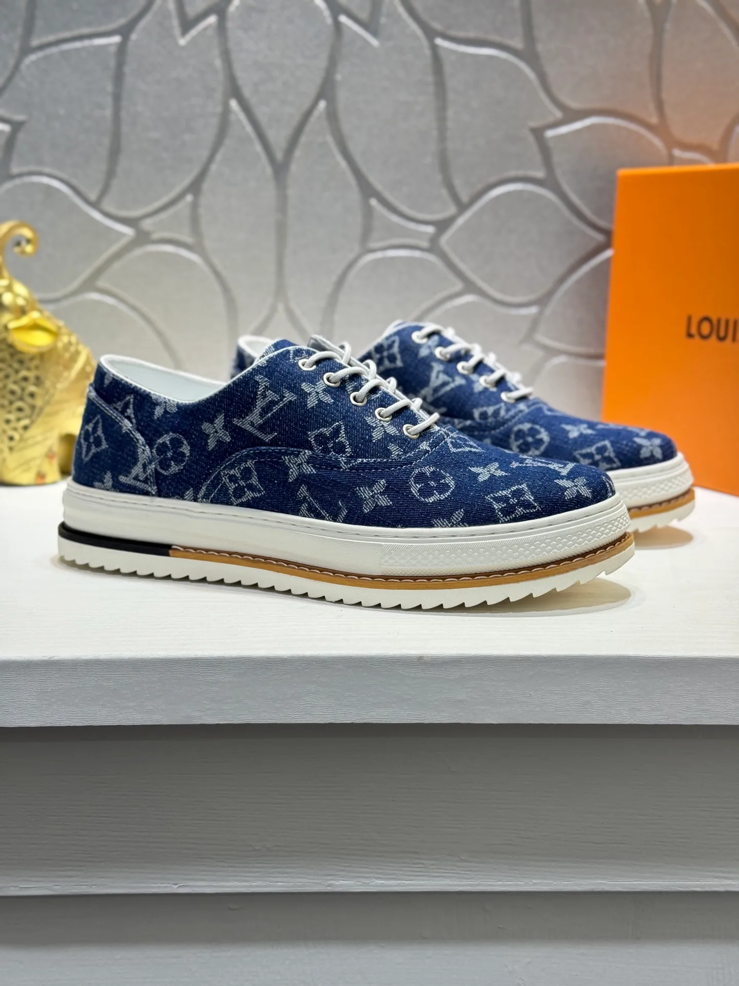 Men's shoes 💰400 [New style] 🌂🌂Top original order - Louis Vuitton®️ Trendy and fashionable yet low-key men's casual shoes, LV special fabric pattern on the upper, comfortable and breathable, sheepskin lining, original rubber outsole, 3 colors available ~ a must-have for sportsmen. Size: 38-44 (45 customized